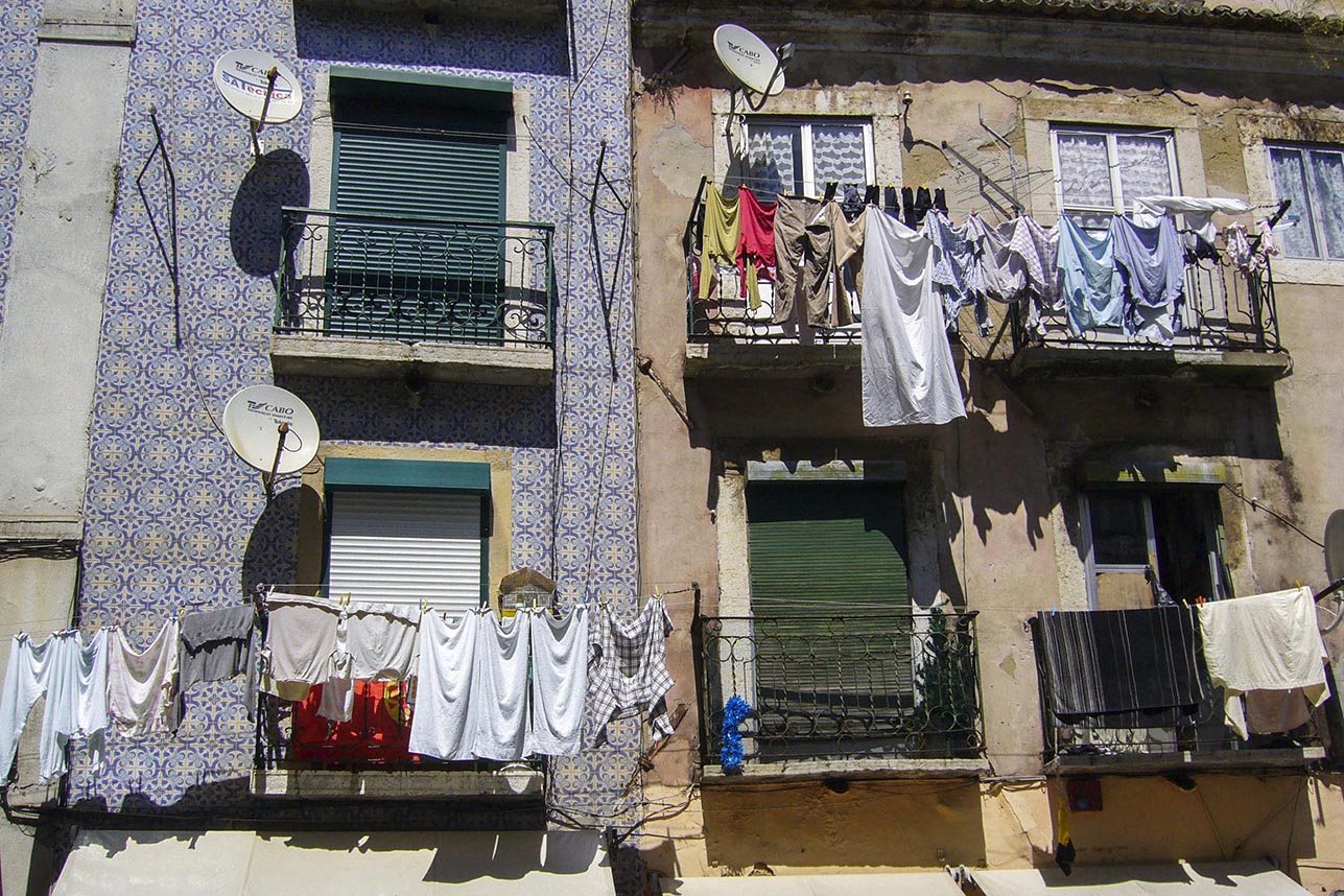 Tender la ropa del balcón de casa puede ser motivo de sanción - FYNKUS